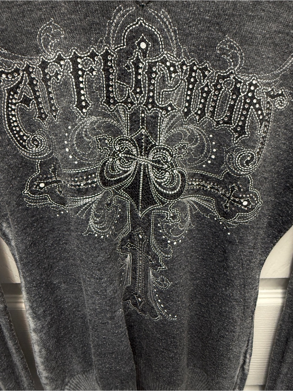 Affliction Gray V-Neck Cross Embellished Long Sleeve Top Medium EUC - Picture 2 of 5